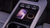 Skoda направи магнитно зарядно за телефон