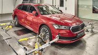 Skoda пусна уникален симулационен център за тестване на автомобили