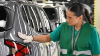 Заводите на Dacia и Ford затвориха заради пресъхващия Дунав