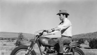 Triumph пуска мотоциклет в чест Елвис