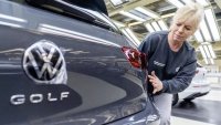 VW се разбра със синдикатите - Golf отива в Мексико