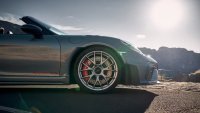 Porsche измисли как да спаси предната броня на колата ви