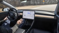 Бивш шеф на Tesla атакува компанията