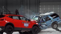 Стар Blazer срещу Blazer EV или как се разви безопасността за 30 години