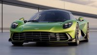 Серийният Aston Martin Valhalla предизвиква италианците