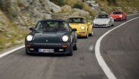 Караме 4 легендарни Porsche Turbo по най-прочутия път в Европа