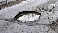 Дупки на пътя оставиха стотици шофьори без книжки