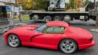 Американец превърна чисто нов Dodge Viper в гнездо за птици