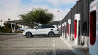 Електрическите Volvo получиха достъп до зарядните станции на Tesla