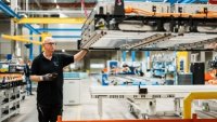 Електрическите камиони на Mercedes получават рециклирани батерии 