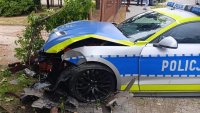 Полицейски Mustang катастрофира след опит за изпреварване