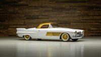 Позлатен Cadillac беше продаден за 1,09 милиона евро