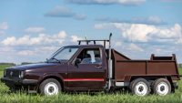 Стар Golf "двойка" бе превърнат в шестколесен самосвал