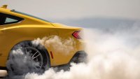 Бъдещето на Mustang - седан, V8 и без електричество