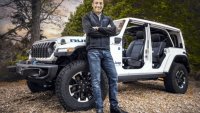 Шефът на Jeep: Електрификацията се отлага, но не се отменя