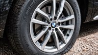 По-високо налягане в гумите удари по джоба собственик на BMW