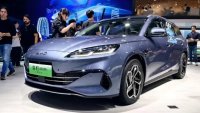 BYD показа електрифициран аналог на VW Passat Variant