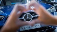 Втори производител на емблеми на Mercedes фалира