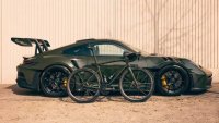 Швейцарец съчетава велосипеди с култово Porsche 