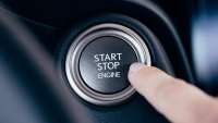 Какво ще стане, ако натиснете бутона Start/Stop при 100 км/ч?