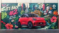 Графити по цял свят разкриха Smart #2 преди премиерата му