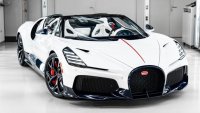 Bugatti стартира доставките на най-бързия открит автомобил