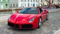 Ferrari или Porsche за малко пари? Младите хора са открили начин 