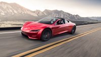 Защо Tesla слага 4 вентилатора отзад