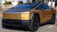 Продава се Tesla Cybertruck, покрита с... 24-каратово злато