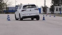 Обновеният VW Golf с голям прогрес на „Лосовия тест“