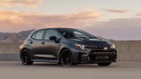 Шефът на Toyota: Спортните коли миришат на бензин и вдигат шум! 