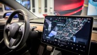 Мъск ще забранява айфоните в Tesla