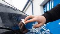 Блокче глина може да направи чудеса при почистване на автомобила