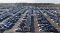 В Китай се чудят какво да правят с 3,4 млн нови коли