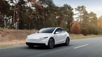 Tesla Model Y започна сам да се обажда по телефона