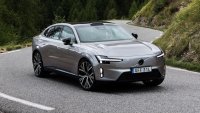 Новите модели на Volvo ще се предупреждават за проблеми на пътя