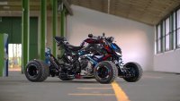 Бруталното BMW M 1000 R се превърна в мощно ATV