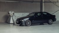 Единственото BMW M5 с W10 излиза на търг