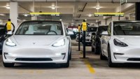 Отказът на Hertz свали цените на употребяваните Tesla
