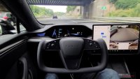 Tesla на автопилот остави пияна шофьорка насред пътя