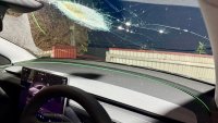 Едно на милиард: Метеорит удари Tesla Model Y в движение