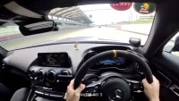 Отказ на спирачките за малко не уби двама в Mercedes-AMG GT