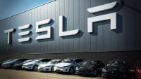 Tesla отново отива на съд