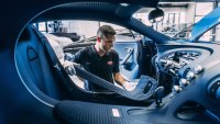 Интериорът на едно Bugatti Centodieci се прави за 16 седмици
