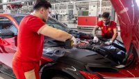 Ferrari раздава рекордни бонуси на работниците си