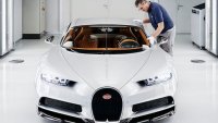 Bugatti боядисва по-дълго, отколкото други правят цели коли