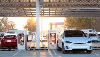 Норвежци осъдиха Tesla заради намалени пробег и мощност на зареждане