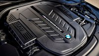 BMW се сбогува с легендарния V12 двигател