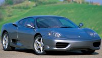 Клиент едва не изгоря в дилърството на Ferrari