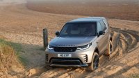 Land Rover Discovery става „семейна кола“, за да оцелее на пазара